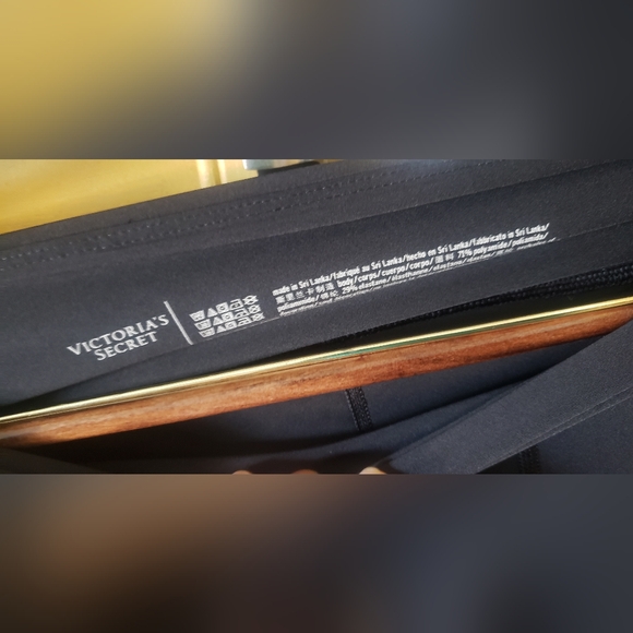 Victoria Secret Total Knockout Mid Rise Perforated Leggings(S) - Picture 5 of 9